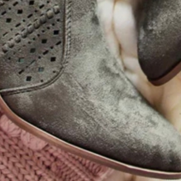 Vince Camuto ankle booties, sage green suede sz 9, cute cutout detail, 2" heel - Picture 15 of 15